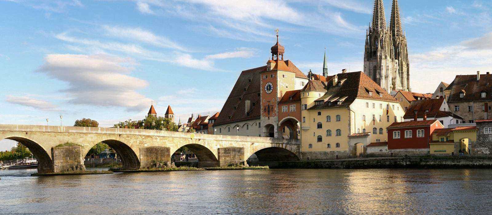 Steinerne Brücke und Dom in Regensburg