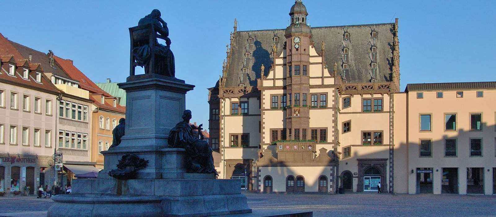 Marktplatz in Schweinfurt mit Rathaus