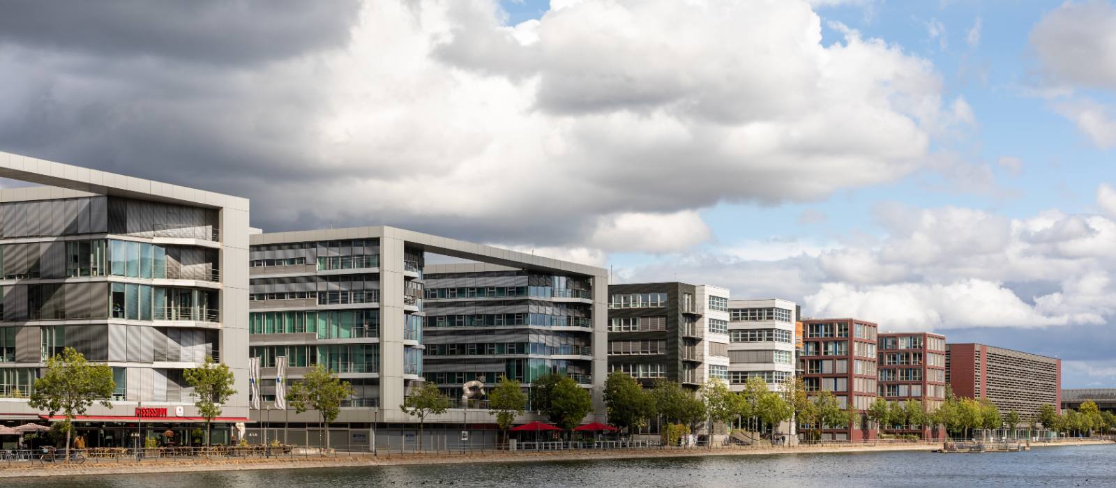 Bürogebäude im Innenhafen Duisburg