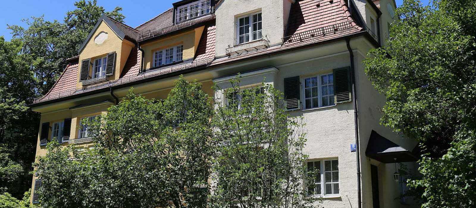 Wohnhaus mit Mansarddach in München